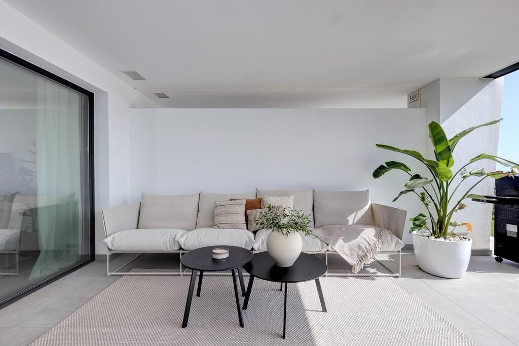 Brand New, Elegant Ground Floor Two Bed Apartamento Estepona