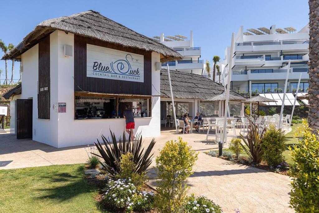 Brand New, Elegant Ground Floor Two Bed Apartamento Estepona
