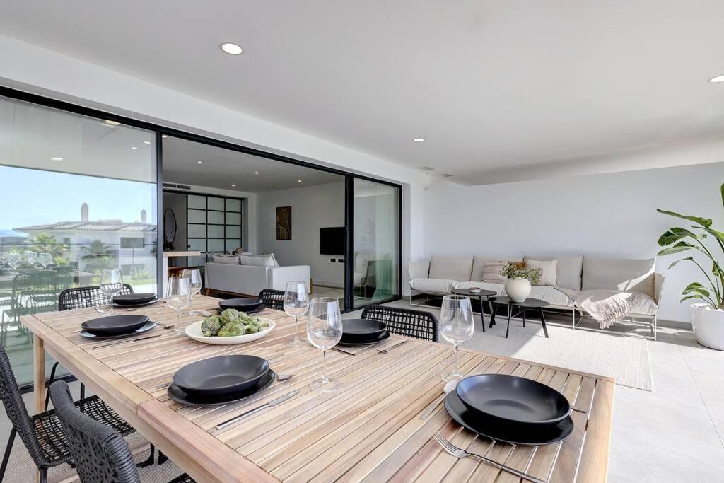 Brand New, Elegant Ground Floor Two Bed Apartamento